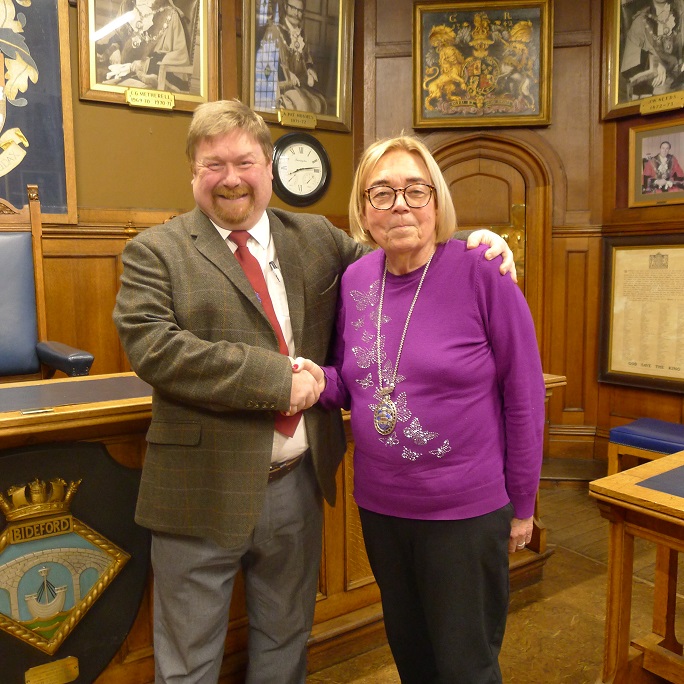 Former Mayor Jamie McKenzie welcomes new Mayor Rachel Clarke