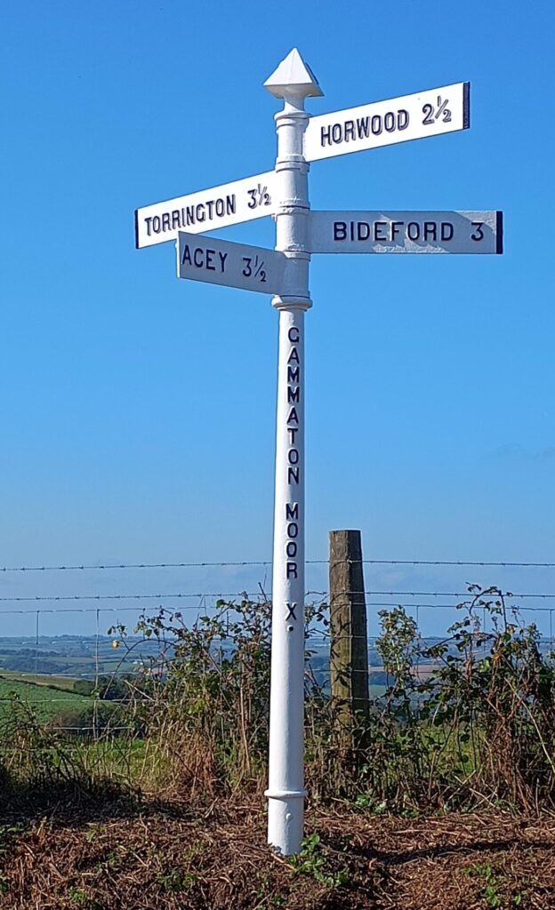 Two images showing the  cast iron Gammaton Finger post before and after restoration